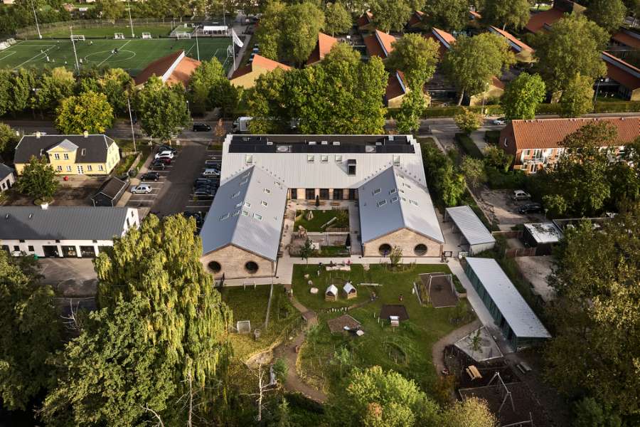 Med stål, træ og genbrugstegl ”CO2-neutraliseres” børnepasningen i Gladsaxe, Børnehuset Egedammen, Klausdalsbrovej 195, 2860 Søborg